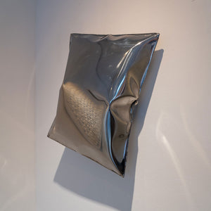 "PILLOW" | Volker Kiehn | Wall sculpture | Edelstahl poliert | 2022 | Ca. 40 x 50 cm