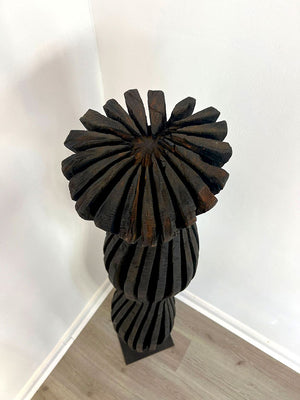 RAUMTRÄUMER | Alexander Heil | Robinie, patiniert | H 165 cm | 2024