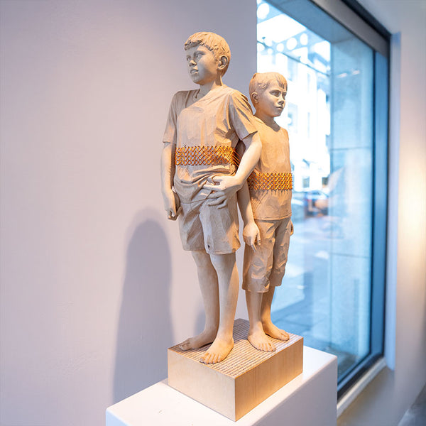 Hang by the same thread | Matthias Kostner | Lindenholz, Ölfarbe | H 80 cm