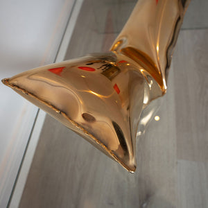 "PILLOW" | Volker Kiehn | Wall sculpture | Edelstahl 24K vergoldet | 2024 | 15 x 55 cm