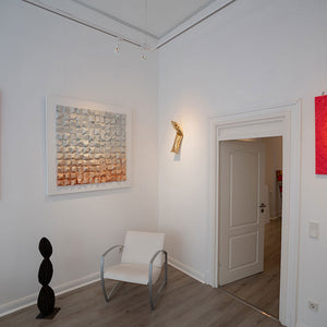 "PILLOW" | Volker Kiehn | Wall sculpture | Edelstahl 24K vergoldet | 2024 | 15 x 55 cm