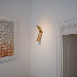 "PILLOW" | Volker Kiehn | Wall sculpture | Edelstahl 24K vergoldet | 2024 | 15 x 55 cm
