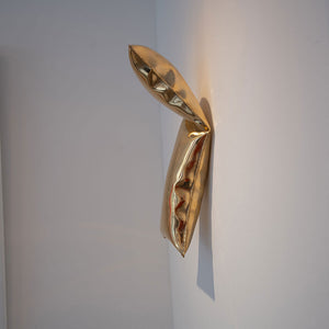 "PILLOW" | Volker Kiehn | Wall sculpture | Edelstahl 24K vergoldet | 2024 | 15 x 55 cm