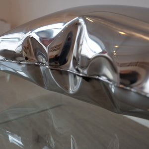 "PILLOW" | Volker Kiehn | Wall sculpture | Edelstahl poliert | 2024 | Ca. 30 x 50 cm