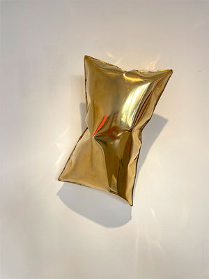 "PILLOW" | Volker Kiehn | Wall sculpture | Edelstahl 24K vergoldet | 2025 | 30 x 50 cm