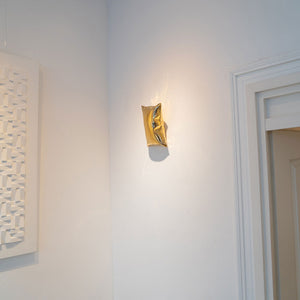 "PILLOW" | Volker Kiehn | Wall sculpture | Edelstahl 24K vergoldet | 2022 | 20 x 30 cm